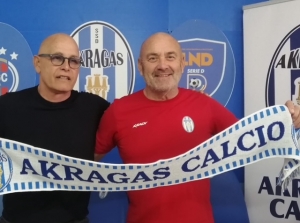 Favarin firma e si presenta. L’Akragas prepara un “mercato robusto”.