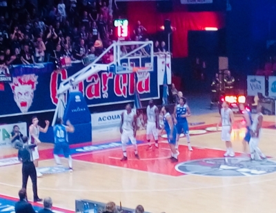 Nella foto, un momento della gara giocata a Biella e vinta dalla Fortitudo Moncada Agrigento.