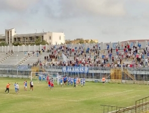 L&#039;Akragas festeggia la vittoria con i tifosi della Curva Sud