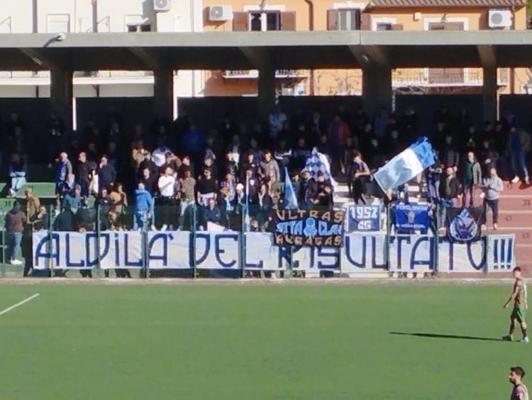 I meravigliosi tifosi dell&#039;Akragas presenti allo stadio di San Cataldo