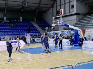 Una fase di gioco della gara Fortitudo Moncada - Sant&#039;Antimo 