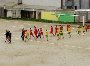 L&#039;ingresso in campo di Lercara ed Akragas nella gara giocata nel centro palermitano.