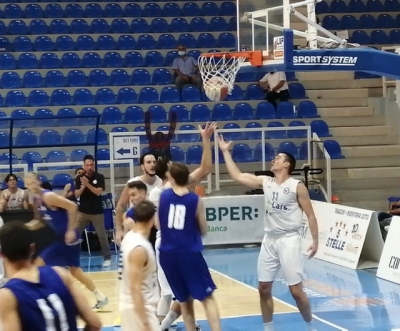 Una fase di gioco della gara Fortitudo Moncada Agrigento - Salerno