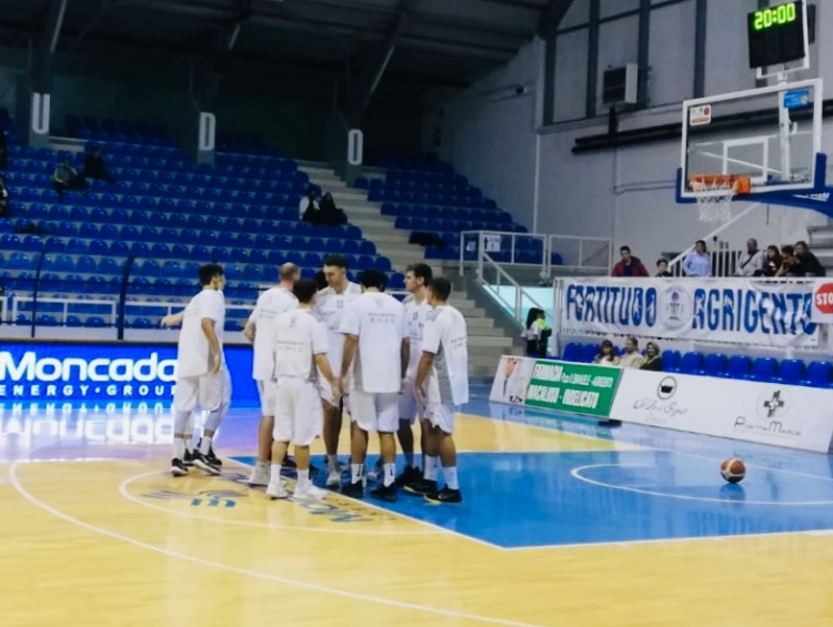 Il gruppo della Fortitudo Moncada Agrigento sempre più bella realtà del basket di A2.