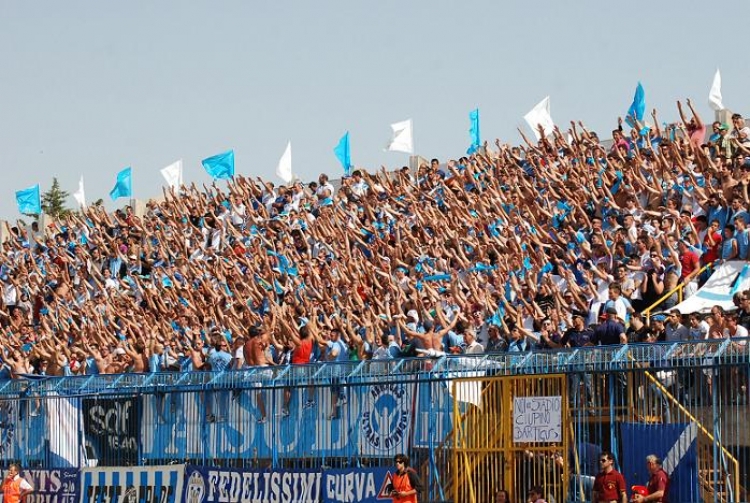 La Curva Sud dello stadio Esseneto di Agrigento gremita di tifosi