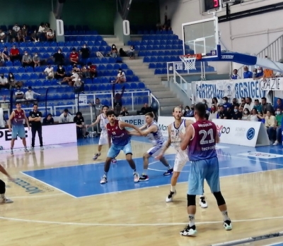 Gara 1: La Fortitudo Moncada piega Rieti. Super Ambrosin