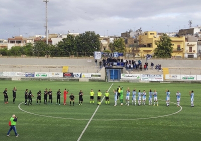 Le squadre di Mazarese e Akragas schierate prima dell&#039;inizio del confronto al &quot;Nino Vaccara&quot; di Mazara del Vallo