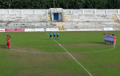 Akragas e Villabate schierate al centro del campo.