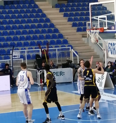 La Fortitudo ritrova la vittoria. Pozzuoli crolla al pala Moncada