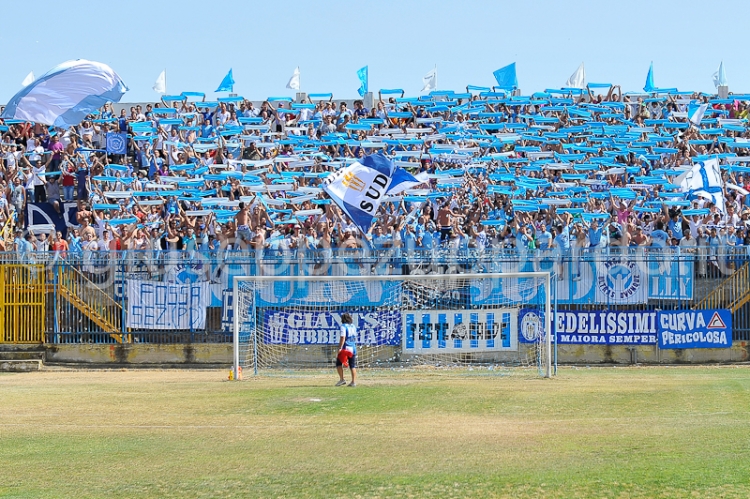 Una delle immagini più belle della storia recente del tifo in Curva Sud a sostegno dell&#039;Akragas