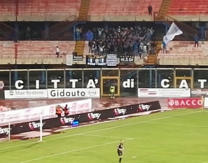 Akragas sospinta a Catania dai tifosi