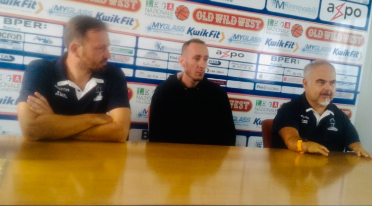 Nella foto il coach della Fortitudo Agrigento Franco Ciani, il capitano Marco Evangelisti ed il ds Cristian Mayer.