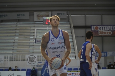 Il capitano Albano Chiarastella al tiro dalla lunetta (Foto Fortitudo Moncada)