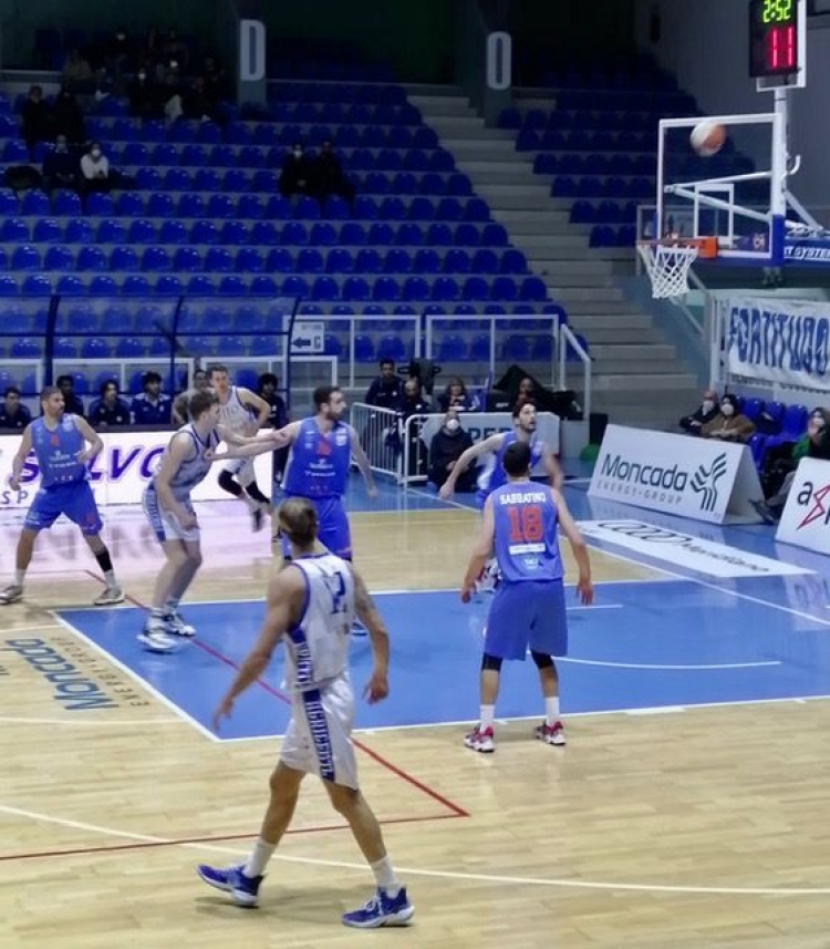 Fortitudo ancora vincente. Monopoli affonda