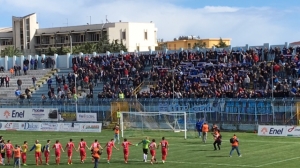 L&#039;esultanza sotto la curva Sud dopo la vittoria sul Siracusa