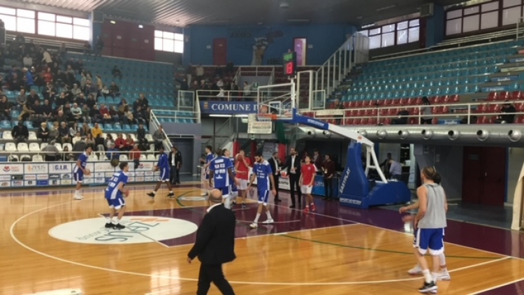 La Fortitudo Moncada in riscaldamento sul parquet di Rieti (foto d&#039;archivio)