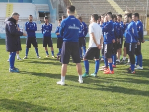 Nella foto il tecnico dell&#039;Akragas, Di Napoli, insieme alla squadra