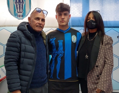 Nella foto il portiere Scannella insieme al Ds Cammarata e la presidente dell&#039;Akragas Giordano