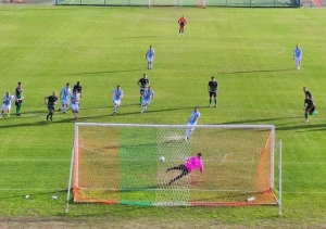 Nella foto il calcio di rigore trasformato da Garufo 